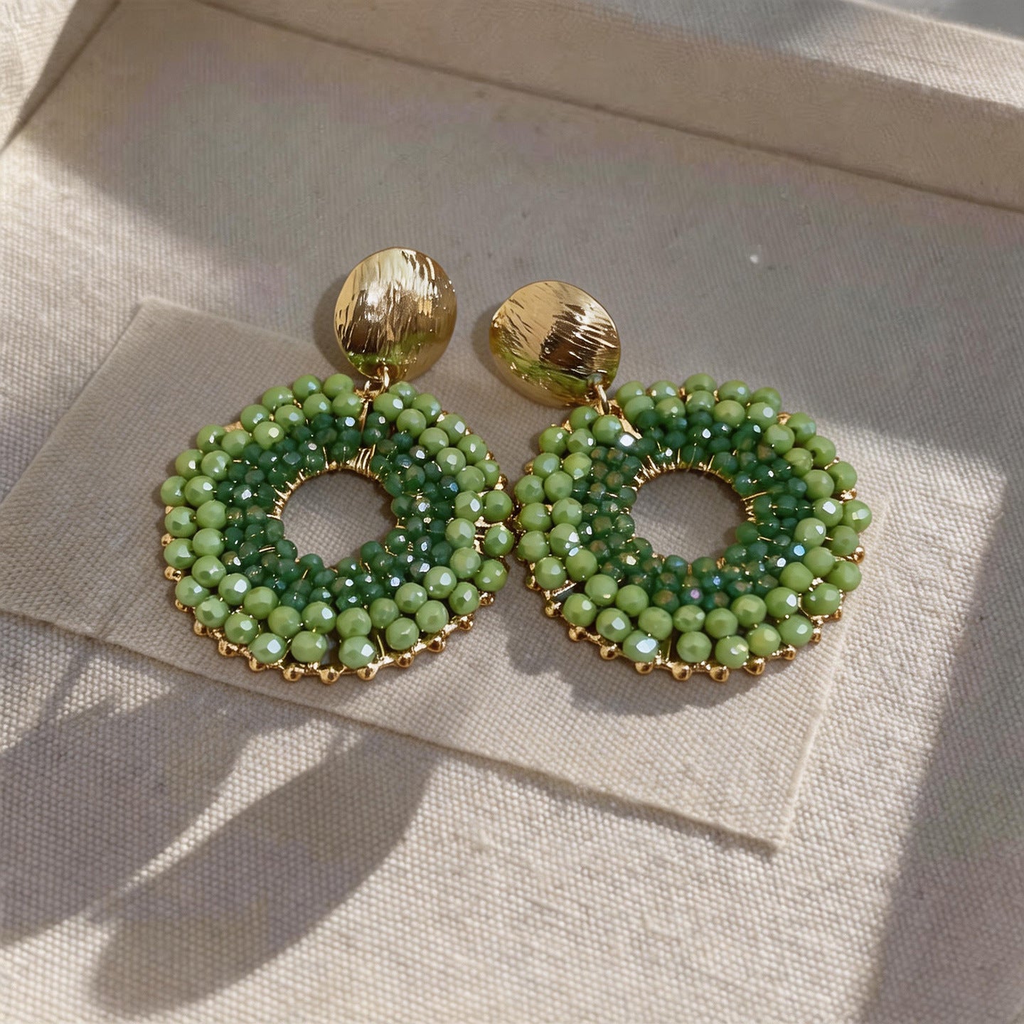 Wholesale Round Crystal Stud Earrings Silver Plating Sweet Style Party Wear Jewelry Accessory Gift Boutique Resale