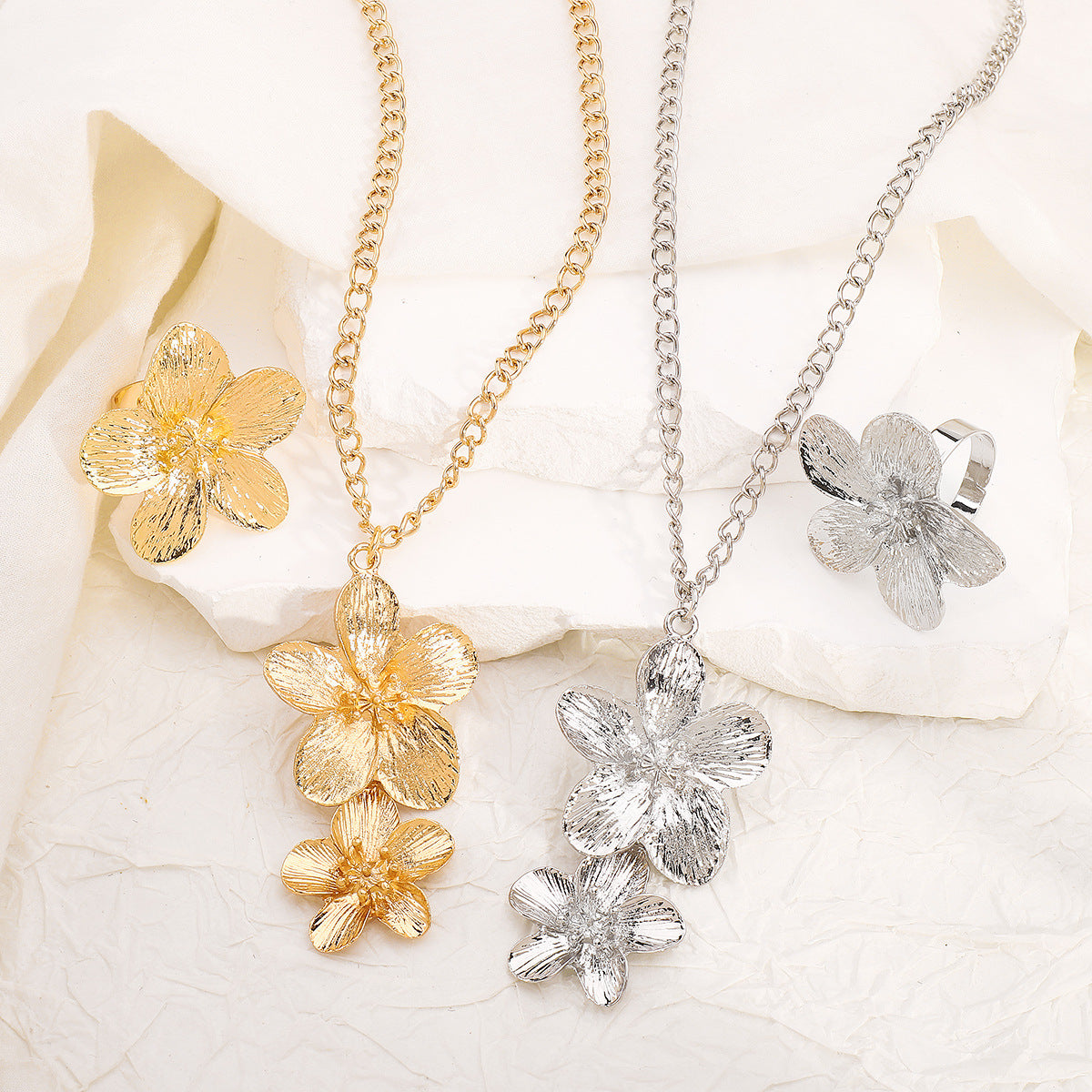 Wholesale Simple Metal Style Earrings Retro Flower Necklace Niche All-match Ring