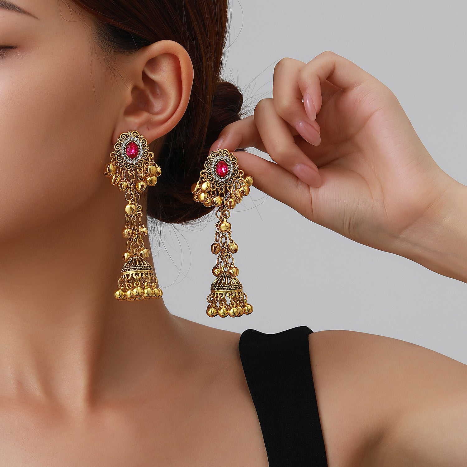 Wholesale Alloy Rhinestone Ethnic Vintage Tassel Bell Pendant Earrings For Women Fashion Jewelry Accessory Gift