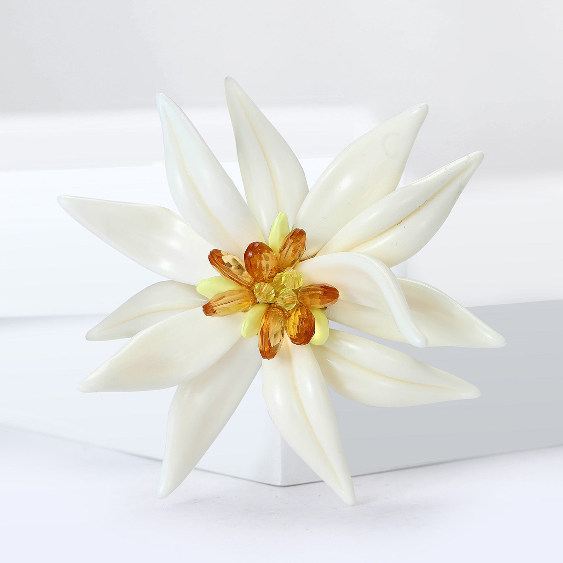 Wholesale Modern Enamel Edelweiss Brooch Pastoral Style Women Suit Lapel Pin Alloy Boutique Gift