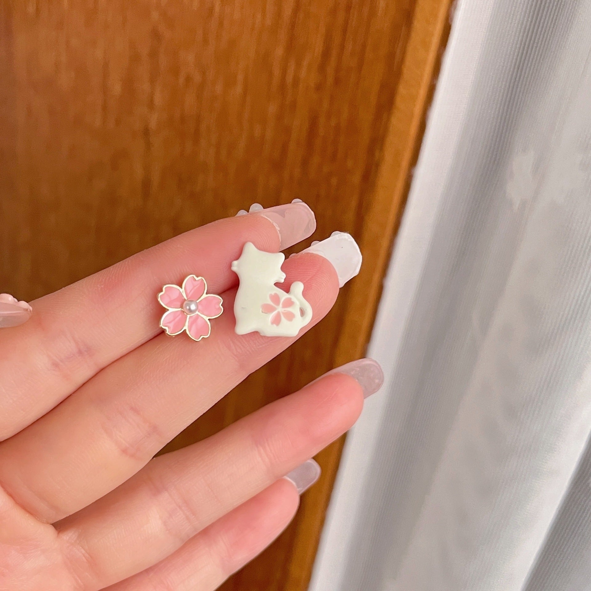 Wholesale Cute Cat Flower Asymmetric Earrings Korean Style Everyday Wear Women' s Jewelry Gift