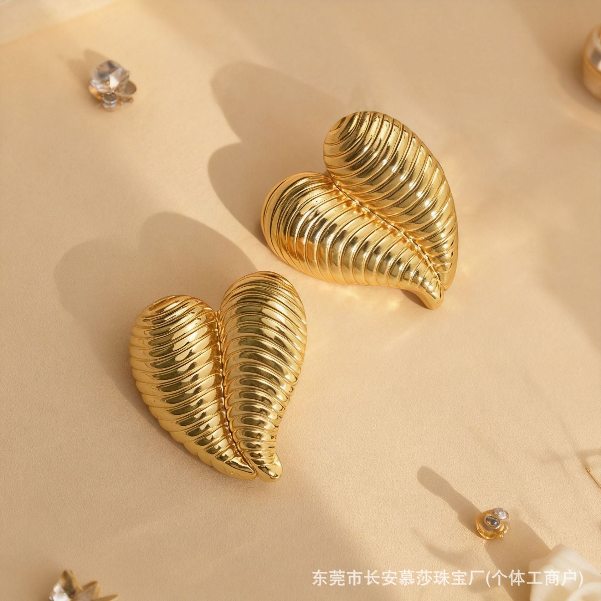 Wholesale Modern Heart Shape Stainless Steel Earrings Trendy Golden Electroplated Earrings for Women Party Wear Jewelry Accessory