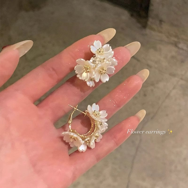 Wholesale Luxury  Flower Earrings Simple  Earrings