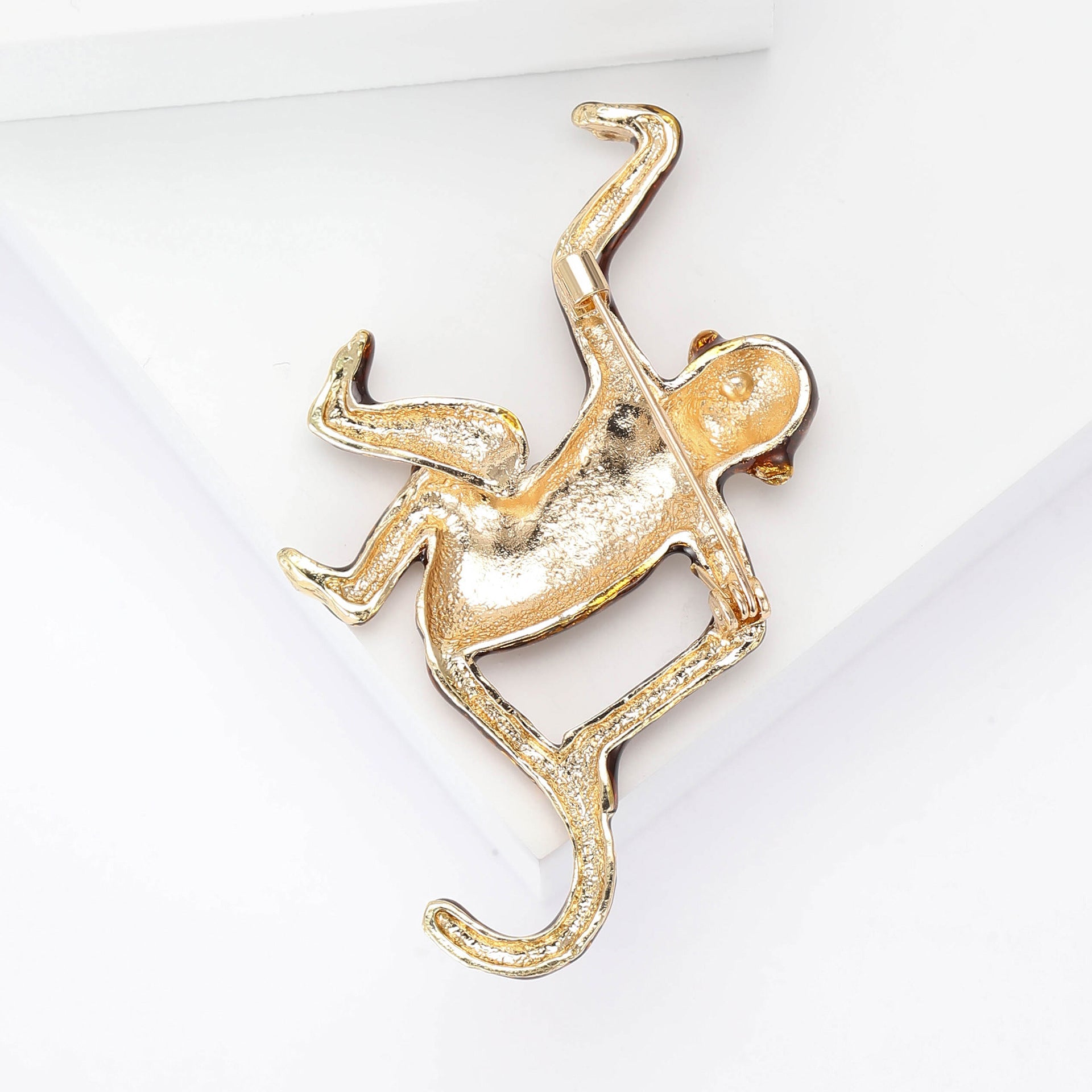 Wholesale Alloy Dripping Oil Monkey Brooch Fashion Animal Pin Casual Gift Accessory