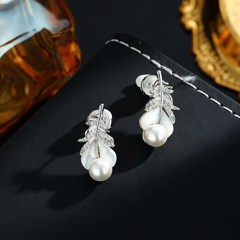 Wholesale Natural shell  temperament fashion feather series earrings