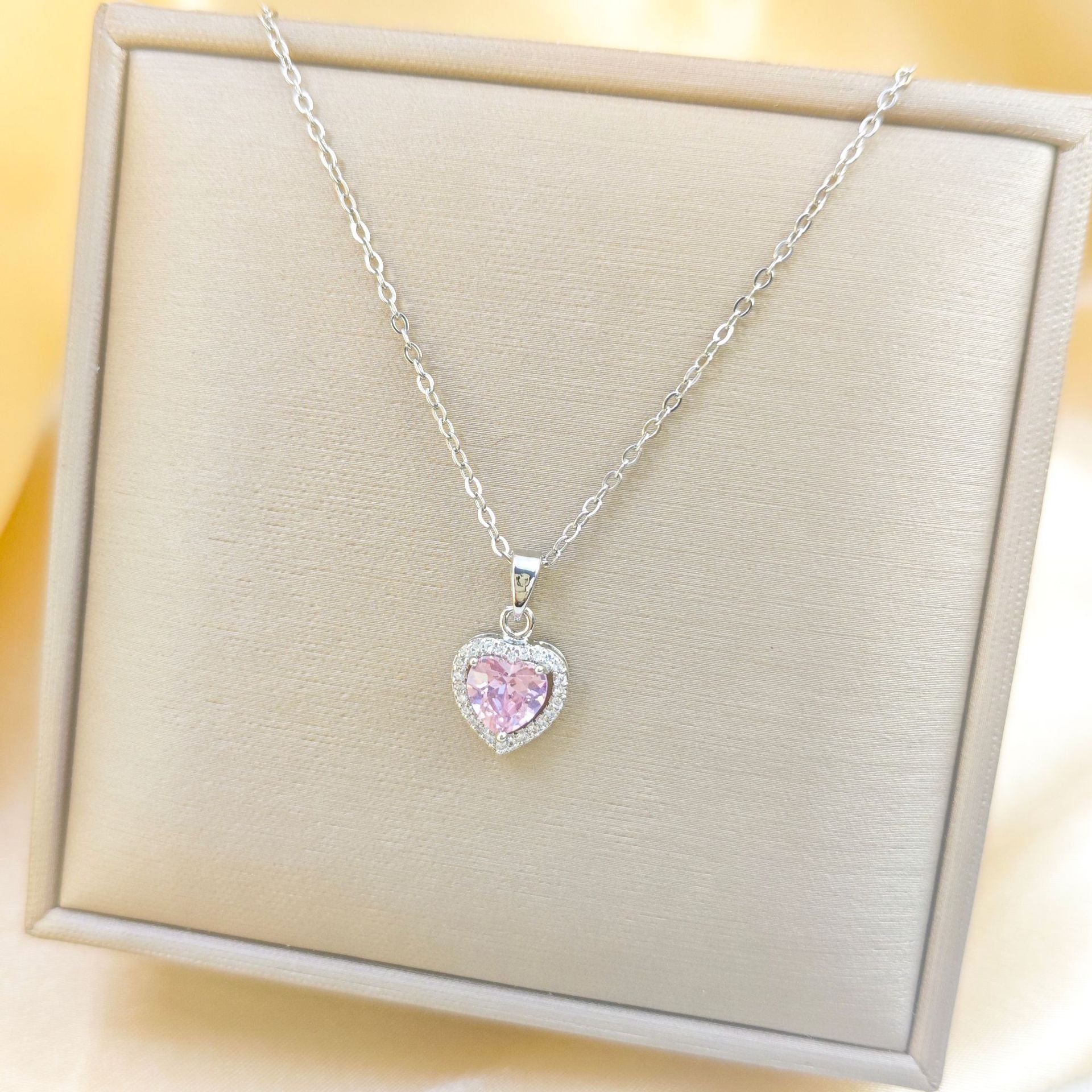 Wholesale Gold Plated Titanium Steel Love Necklace with Zircon Pendant Fashion Accessory
