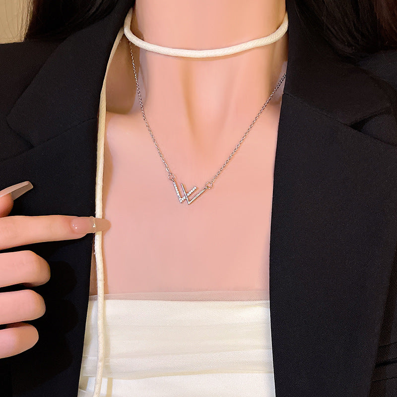 Wholesale titanium steel light luxury letter clavicle necklace