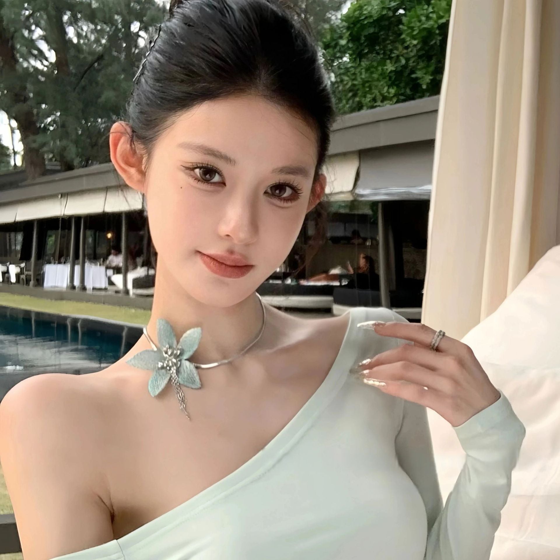 Wholesale Gradient glitter flower tassel necklace