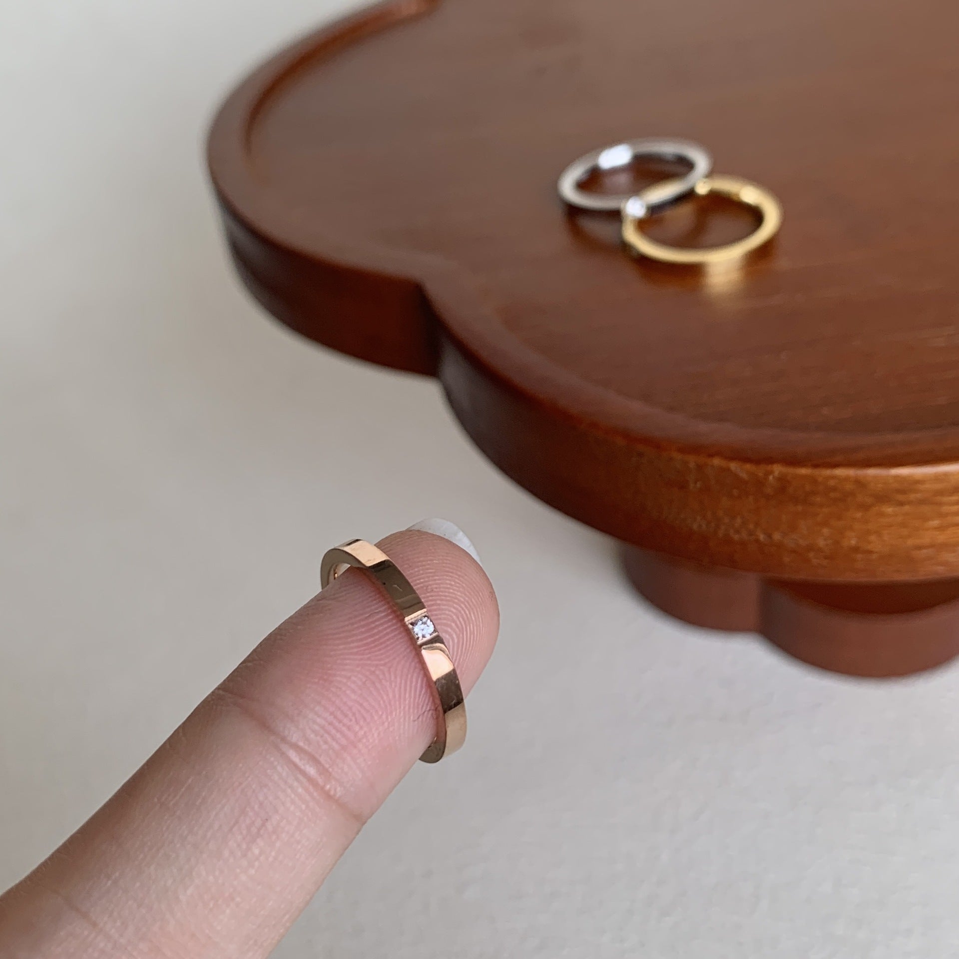 Wholesale Stylish Minimalist Couple Stacking Ring Thin Band Titanium Steel Gold Plated Single Diamond Fashion Jewelry Accessory Boutique Resale