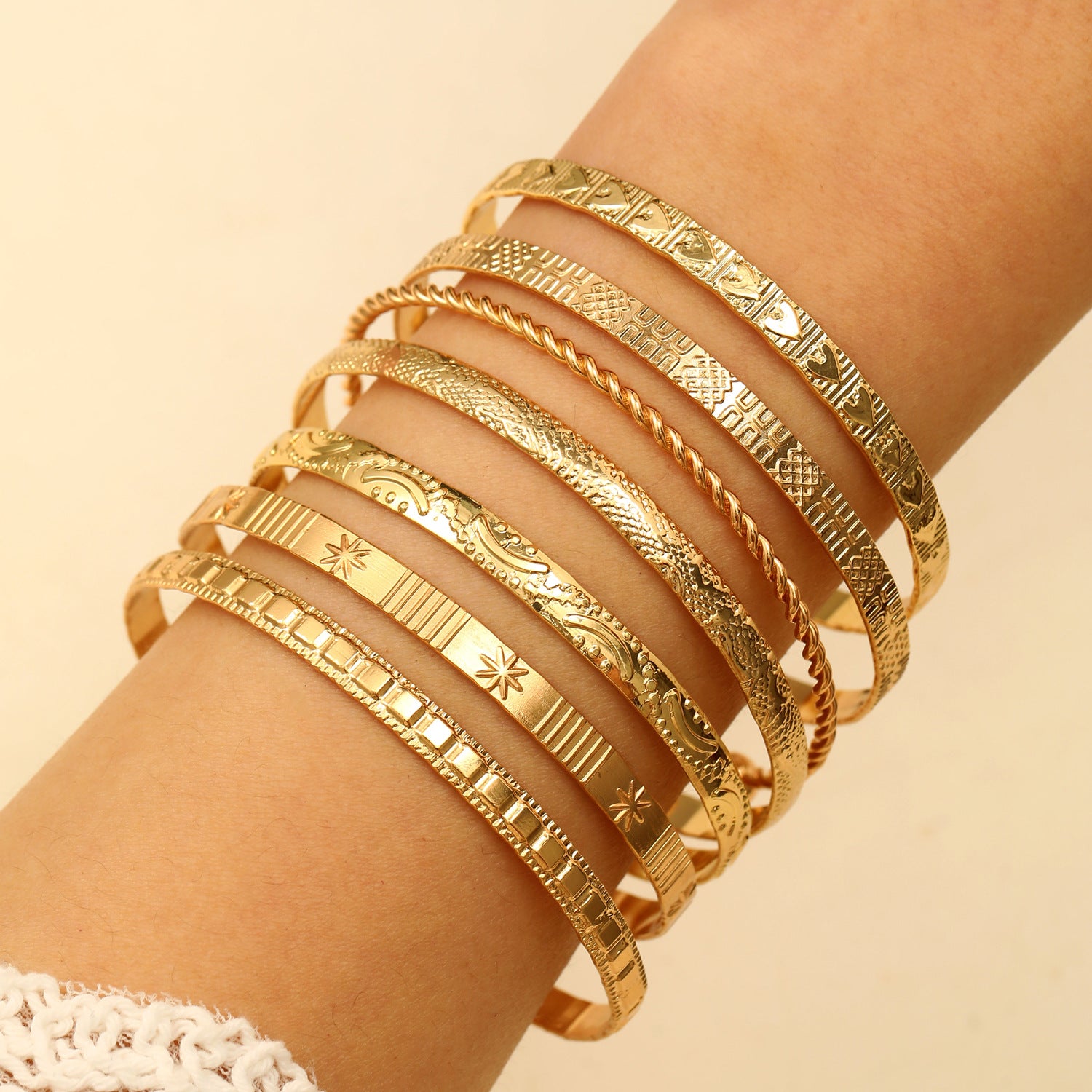 Wholesale Ethnic-Style Alloy Hand Jewelry Vintage Wide-Band Bracelet Layered Bracelet Set Gold Plated Bracelet