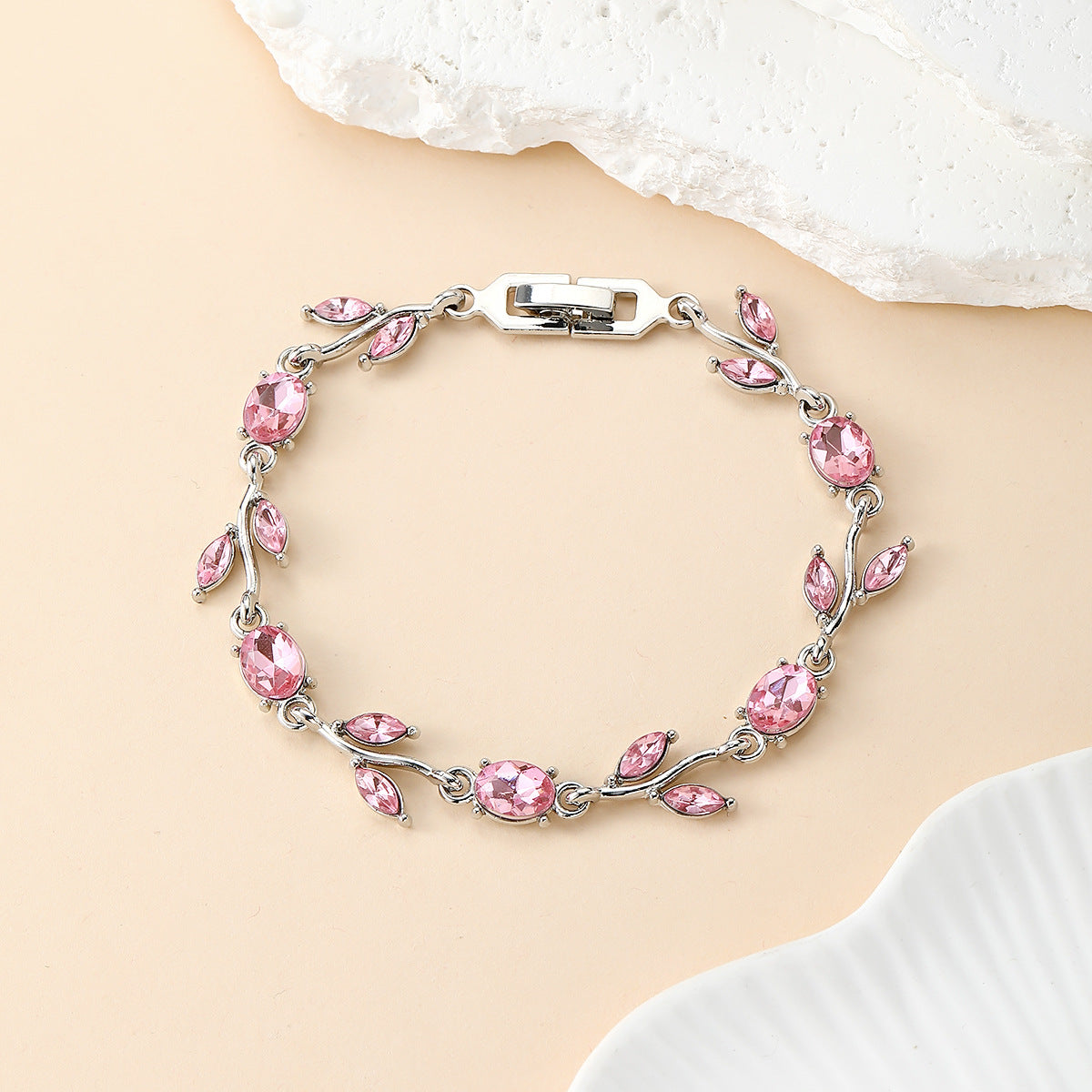 Wholesale Trendy Floral Leaf Bracelet - Zinc Alloy Fashion Accessory for Couples