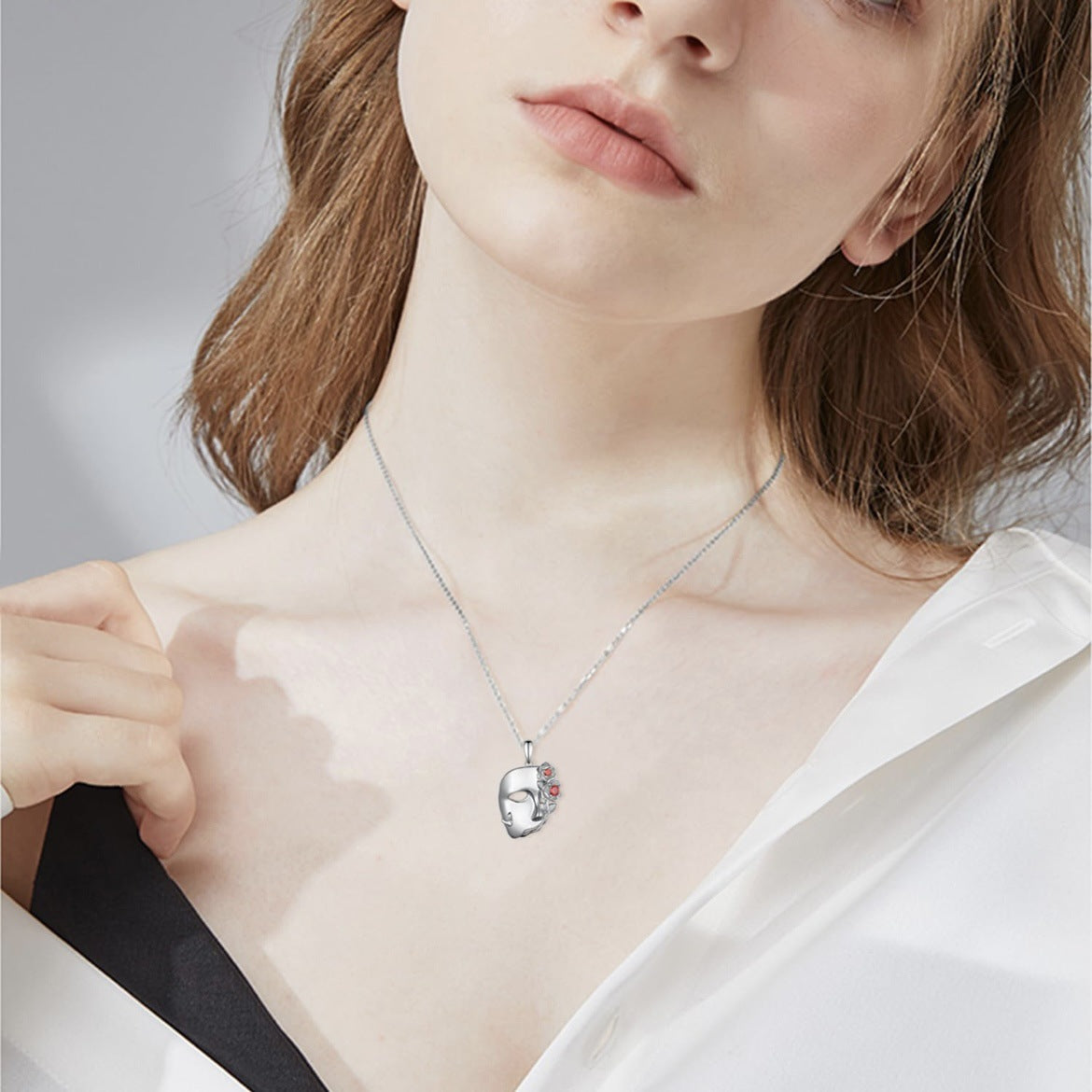 Wholesale Simple Fashion Mask Diamond Rose Pendant Necklace