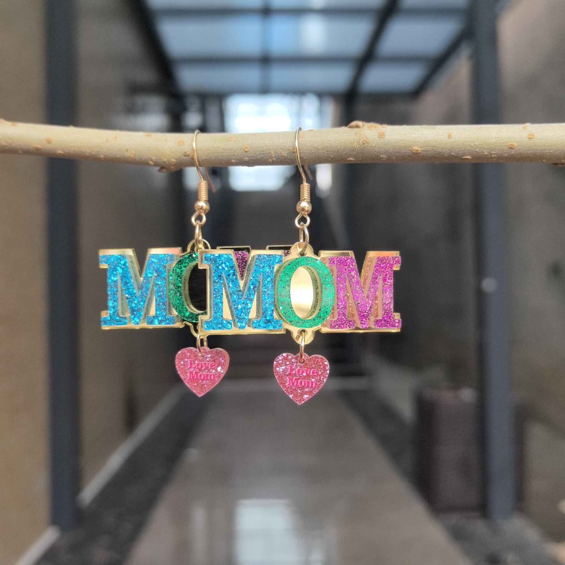 Wholesale New European and American style Mother' s Day patchwork acrylic MOM MAMA letter heart earrings - a perfect Mother' s Day gift.