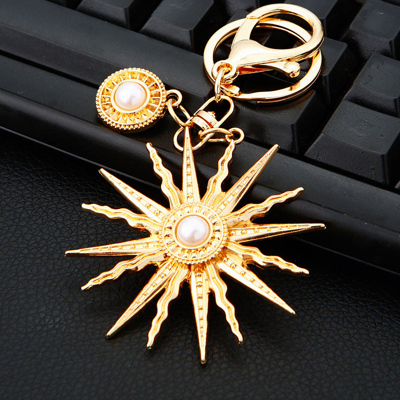 Wholesale Modern Art Metal Keychain Bag Charm Car Key Accessory Chic Gift for Couple