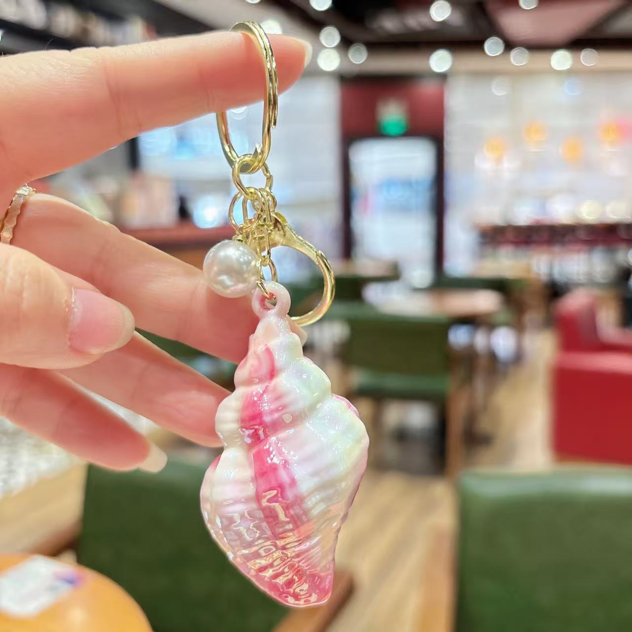 Wholesale Creative Colorful Acrylic Conch Keychain  Pendant Cute Car Keychain