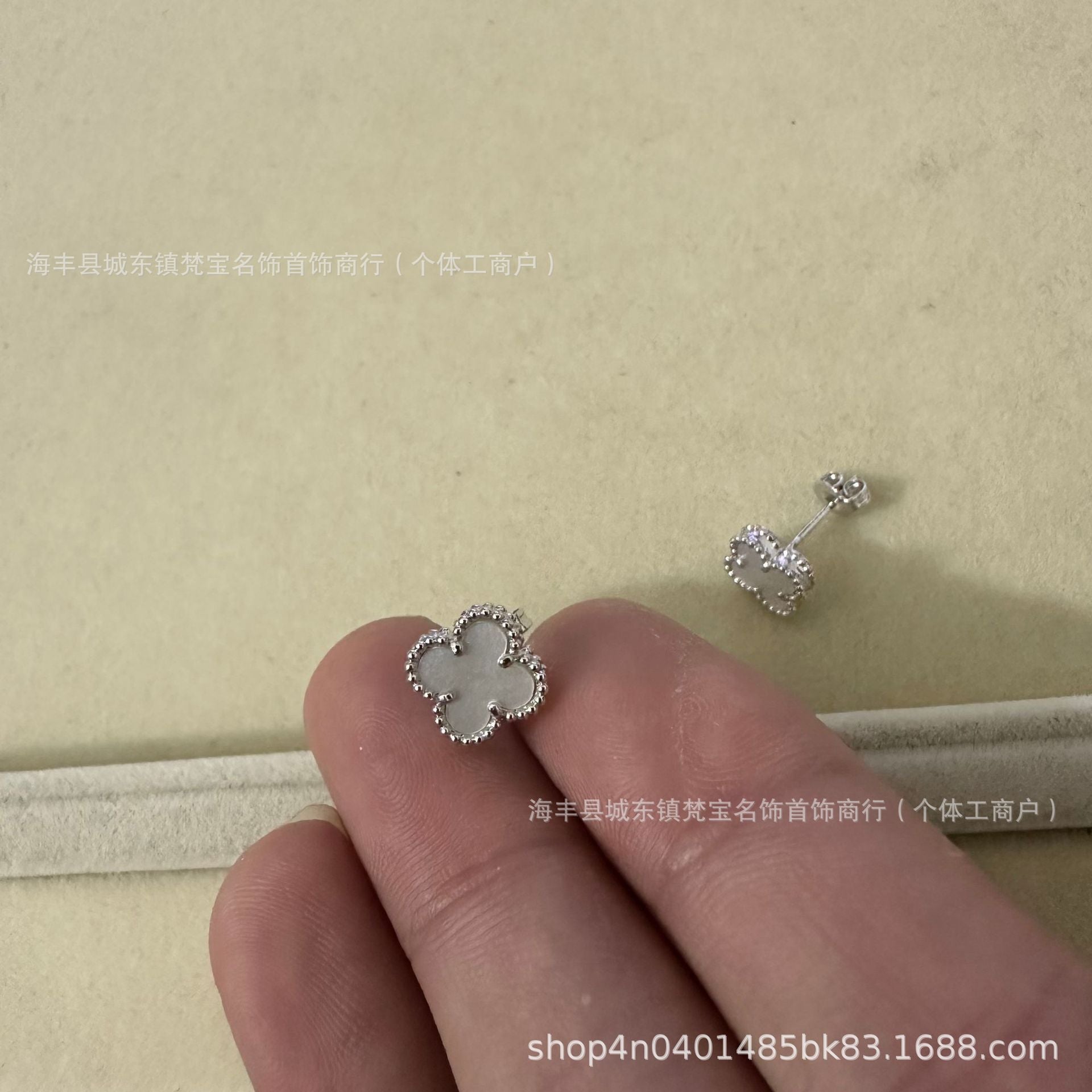 dxx-img:f72496a998d69f435ddb594d043024cf,ACC-ES-6129065336639-M1