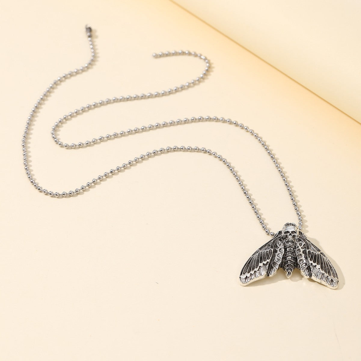 Wholesale Alloy Skull Moth Pendant Necklace Vintage Unisex Fashion Accessory