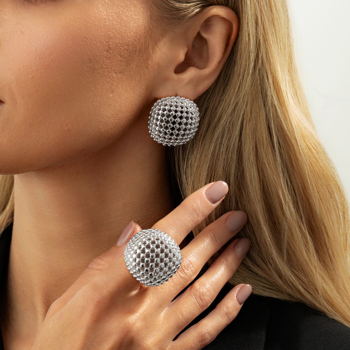 Wholesale Retro Metal Braided Open Ring Design Geometric Cut Out Round Earrings