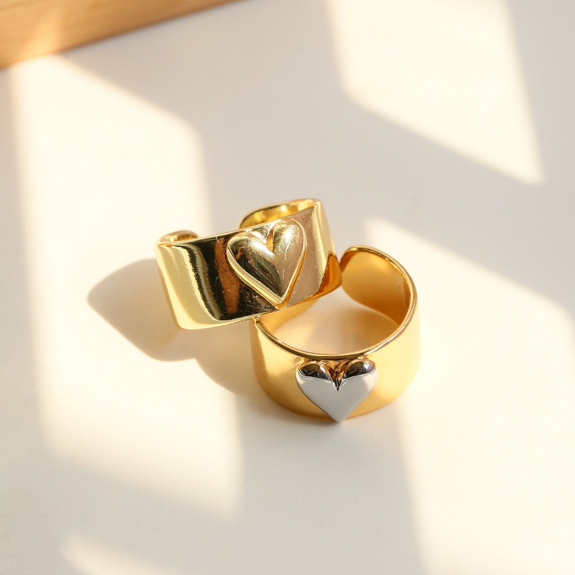 Wholesale Light luxury brass two-tone gold and silver love heart open ring