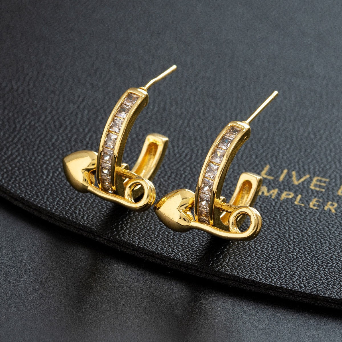 Wholesale Gold Plated Zircon Letter Ear Cuffs For Women Trendy Geometric Shape Chic Everyday Jewelry Accessory Boutique Resale Gift