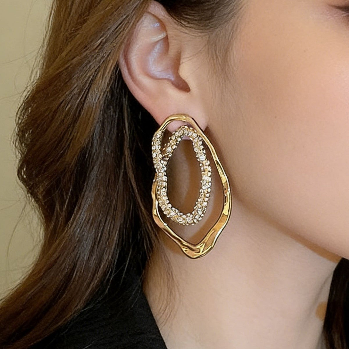 Wholesale Gold Tone Zinc Alloy Double Layer Hollow Out Flower Stud Earrings Irregular Stylish Design For Boutique Resale