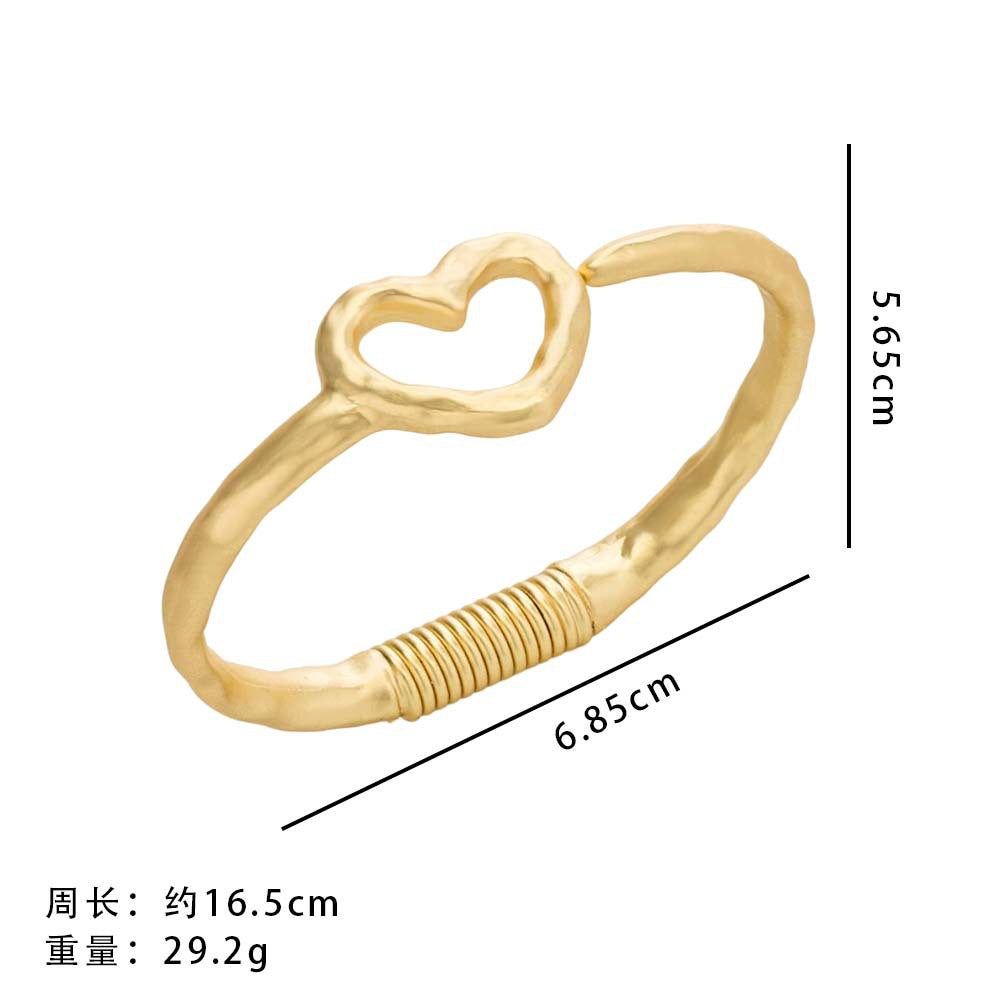 Wholesale  Baroque Alloy Round Love All-match Color-retaining  Opening Gold-plated Bracelet