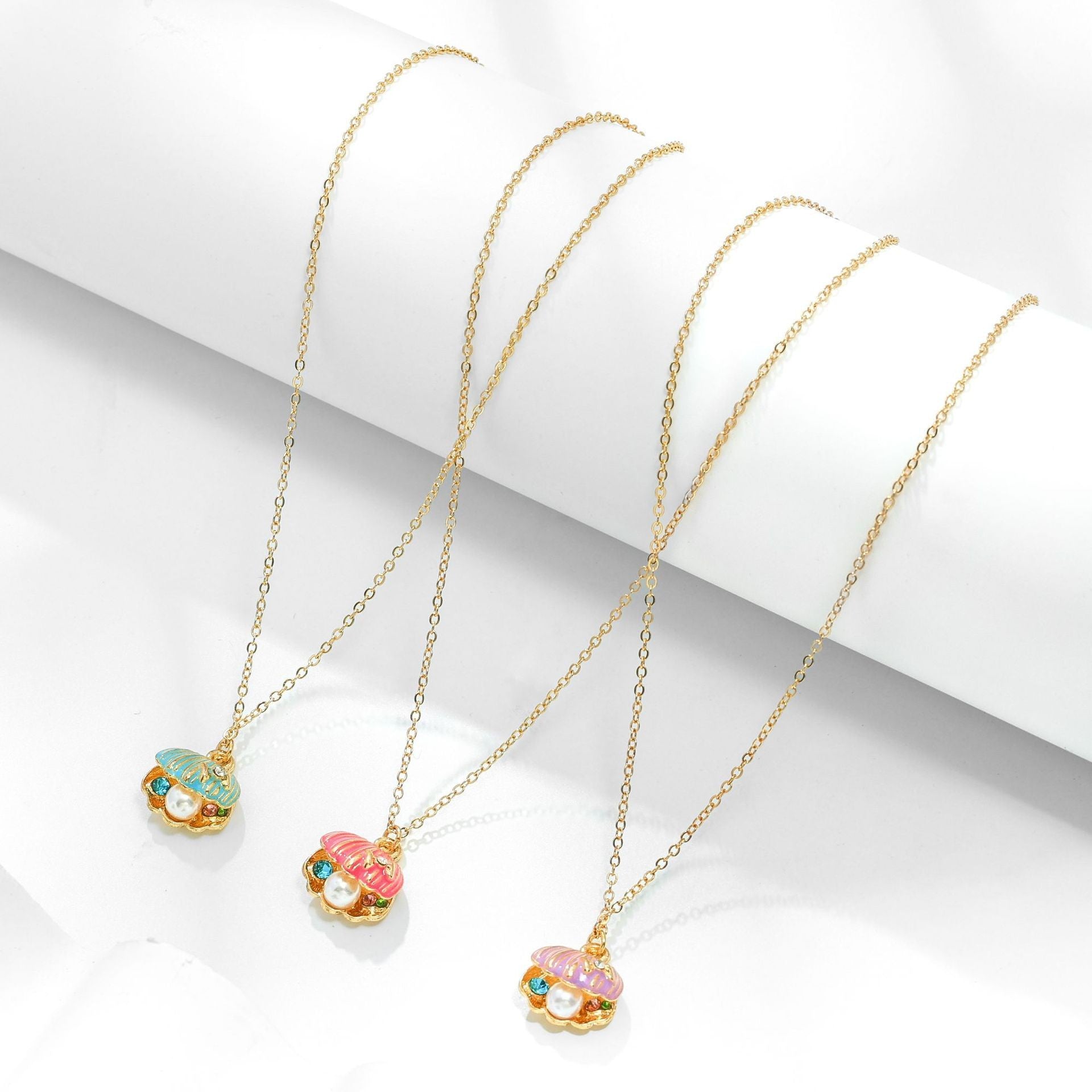 Wholesale  Summer Beach Inlaid Pearl Scallop Shell Pendant  Necklace