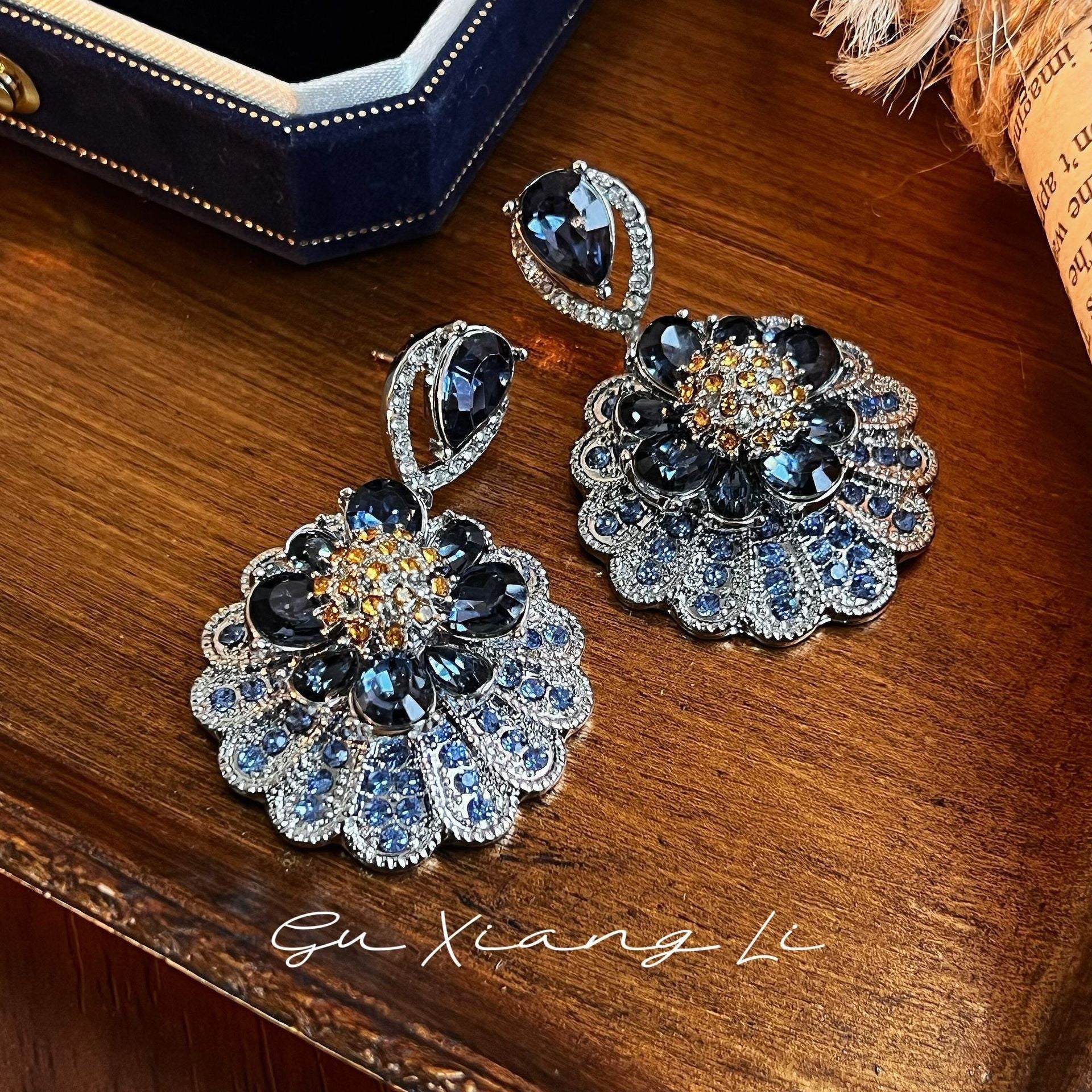 Wholesale Zinc Alloy Vintage Rhinestone Earrings,  Distressed Heavy-Duty Fashion Accessory for Everyday Wear or Gift