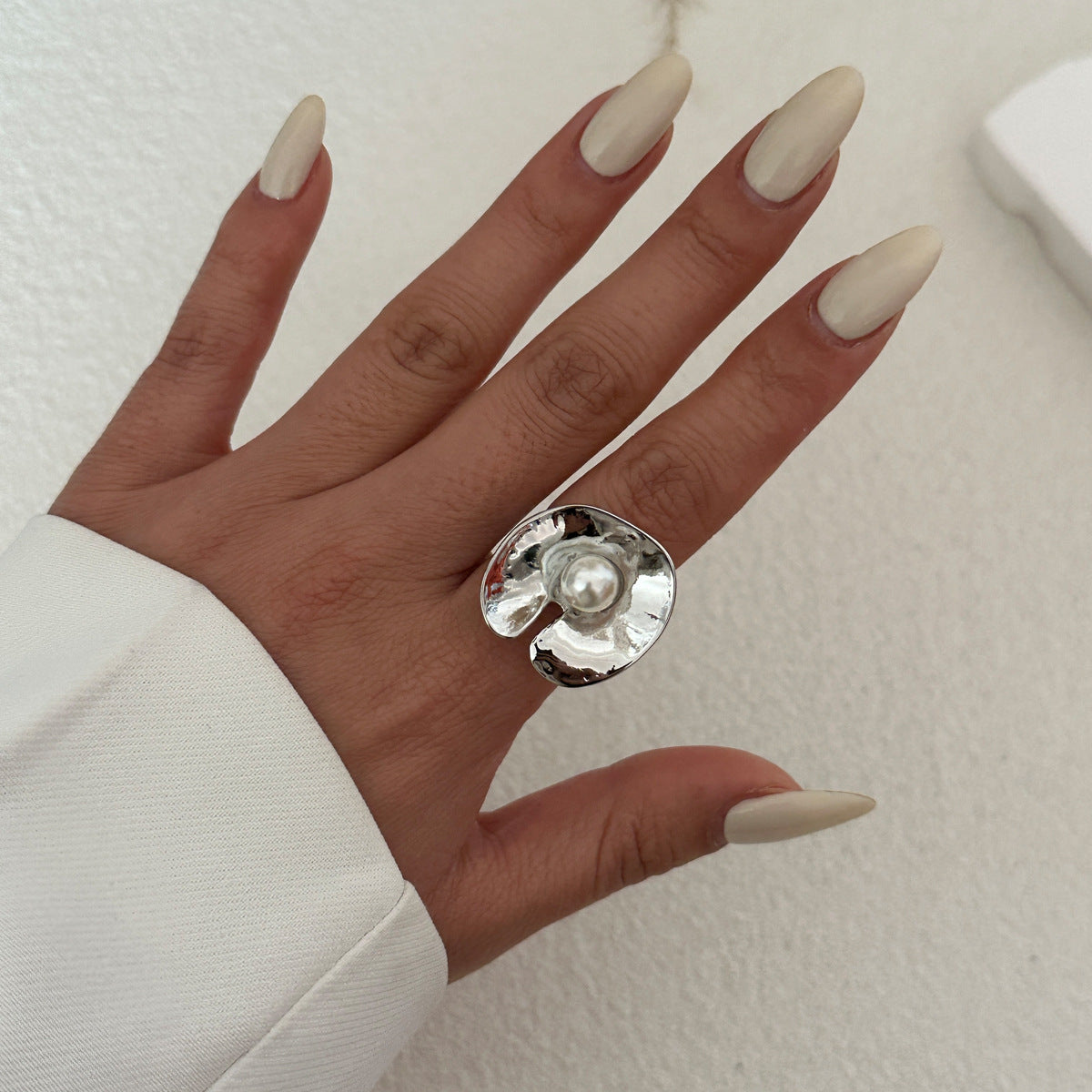 Wholesale metal retro art flower ring