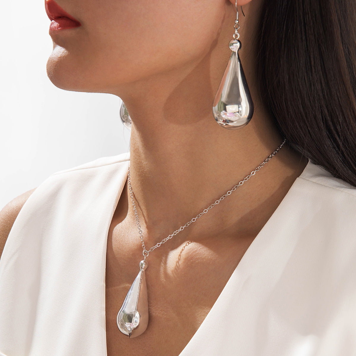 Wholesale Retro geometric teardrop-shaped necklace and earrings