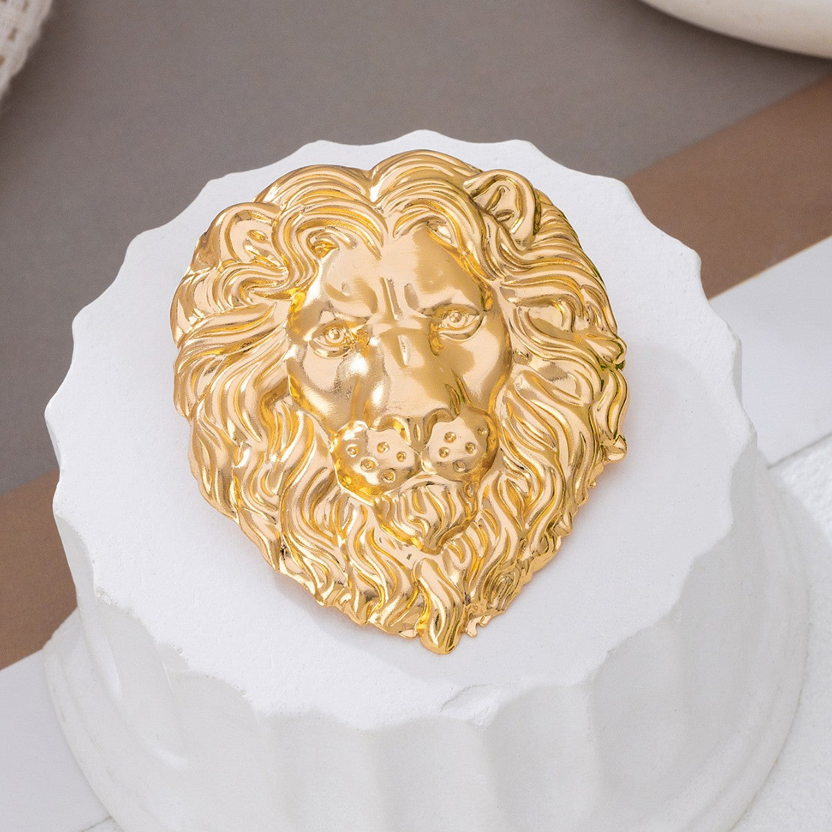 Wholesale Modern Lion Head Brooch Gold Alloy Jewelry Accessory For Men S Party Wear Boutique Gift