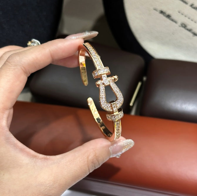 Wholesale Hollow Horseshoe Design Full Diamond Design Bracelet,  Copper Electroplated Sand Gold Jewelry Accessory for Women