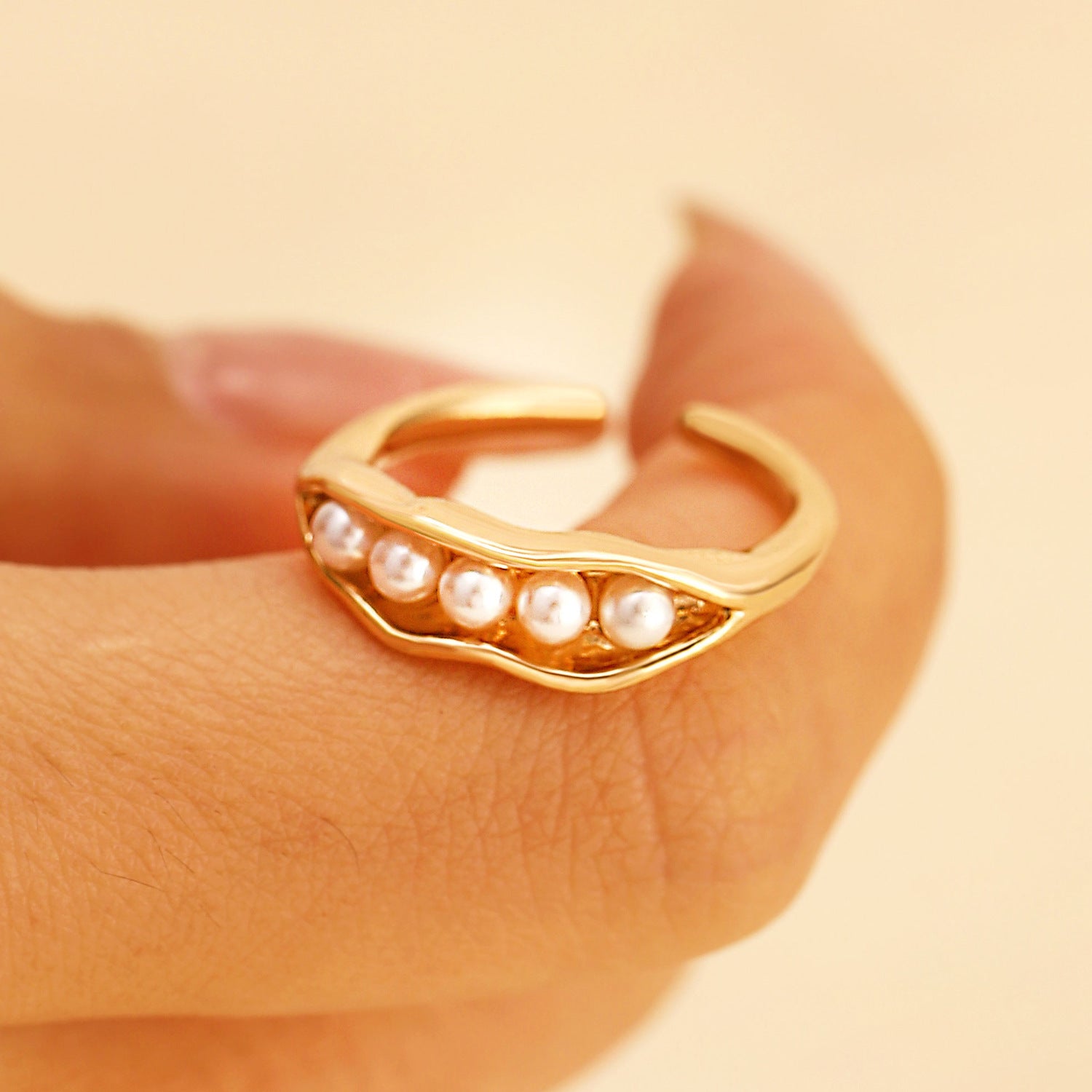 Wholesale open pod-shaped inlaid  pearl ring