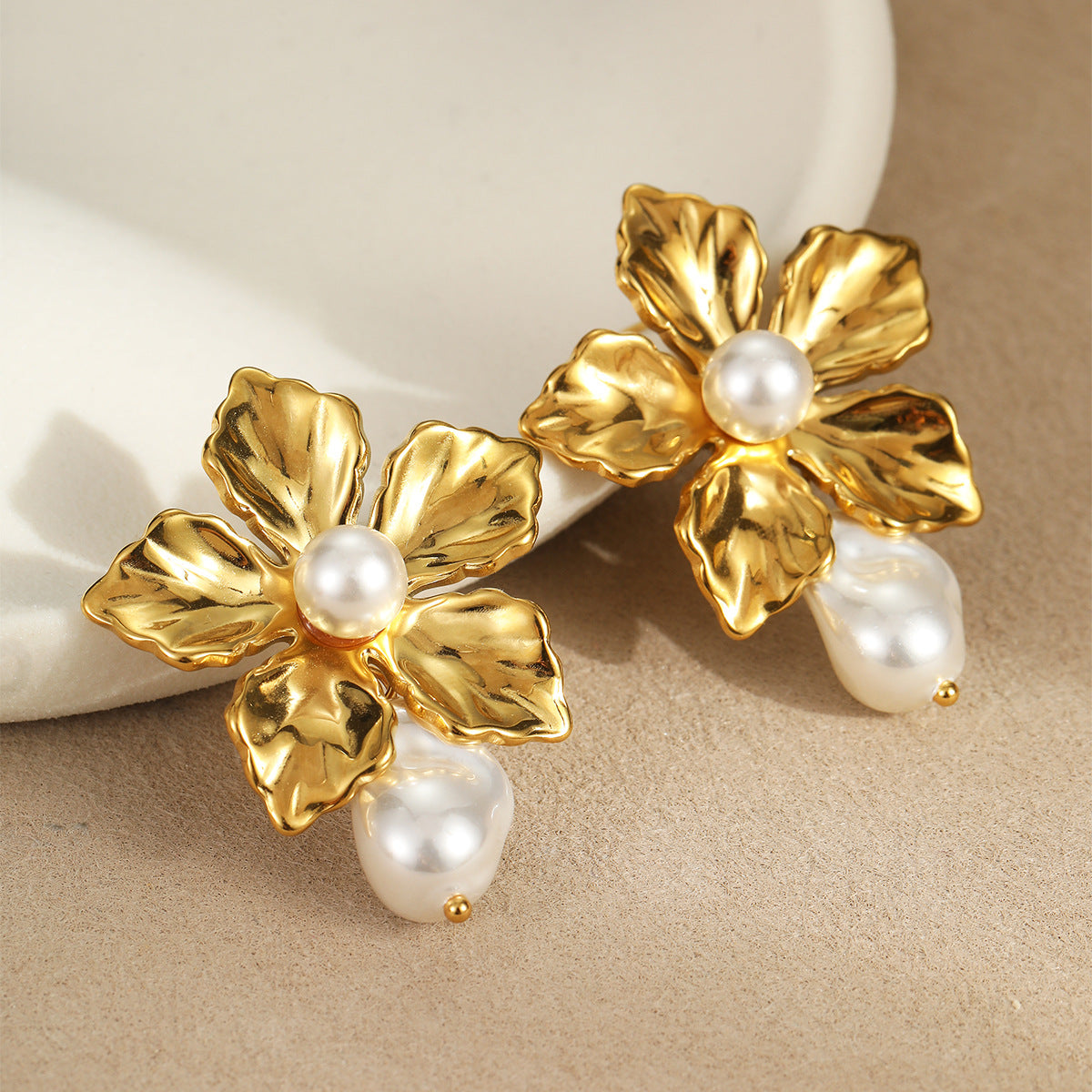 Wholesale  retro baroque pearl flowers stainless steel 18K gold earrings