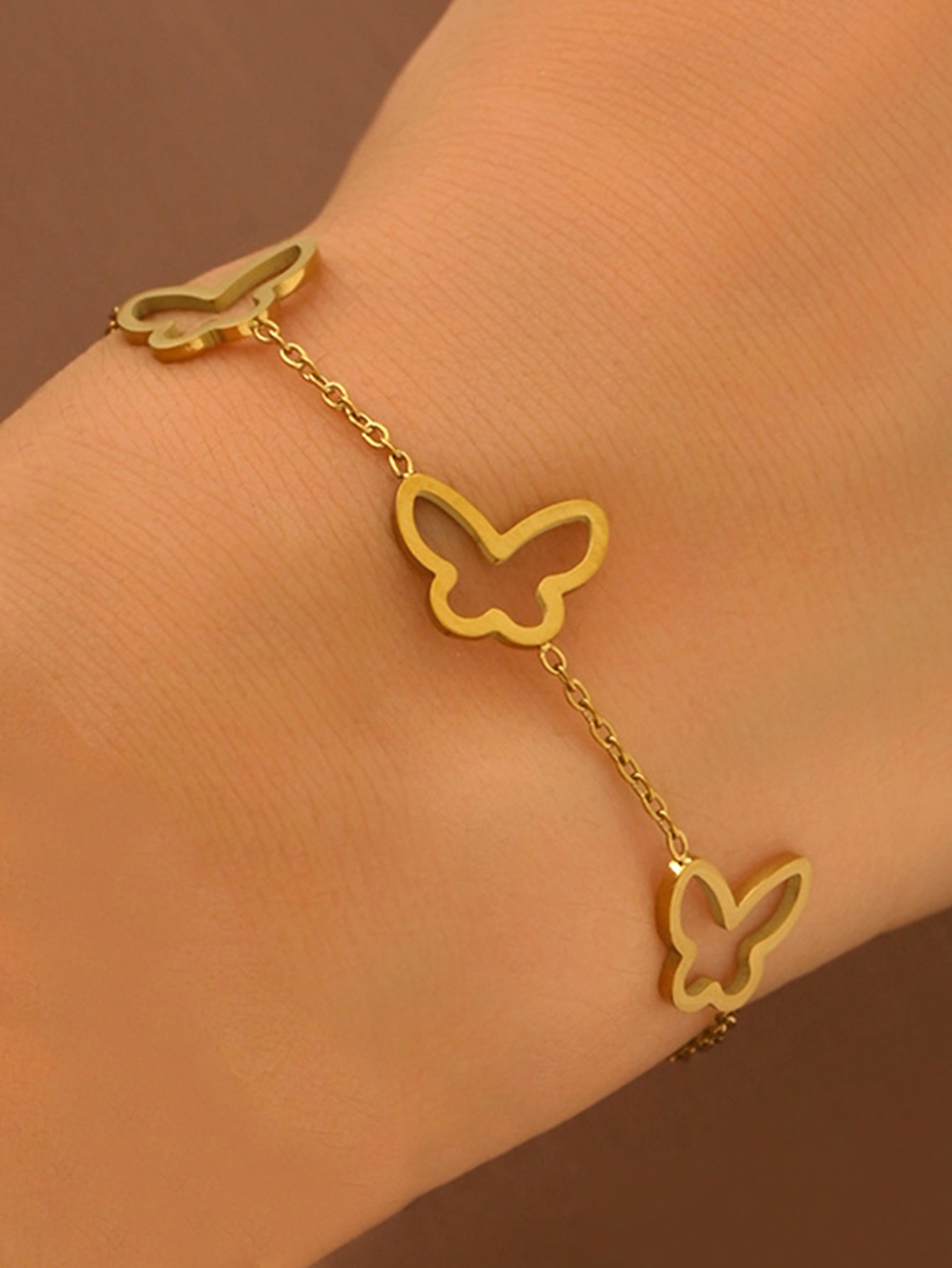 Wholesale Cross-Border Titanium Steel Four-Leaf Clover Lucky Hollow Flower Design Fashionable and Simple Factory Wholesale Direct Sales Bracelet for Women Hot Style