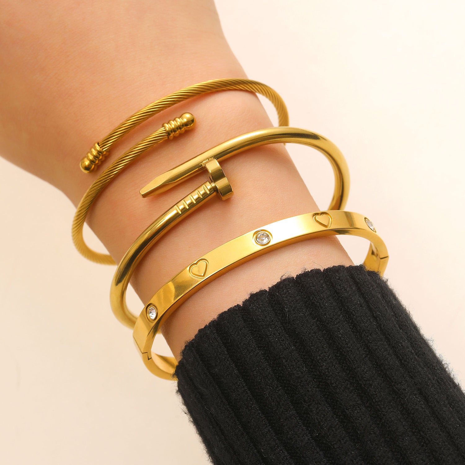 Wholesale Stainless steel gold-plated diamond-encrusted heart-shaped bracelet