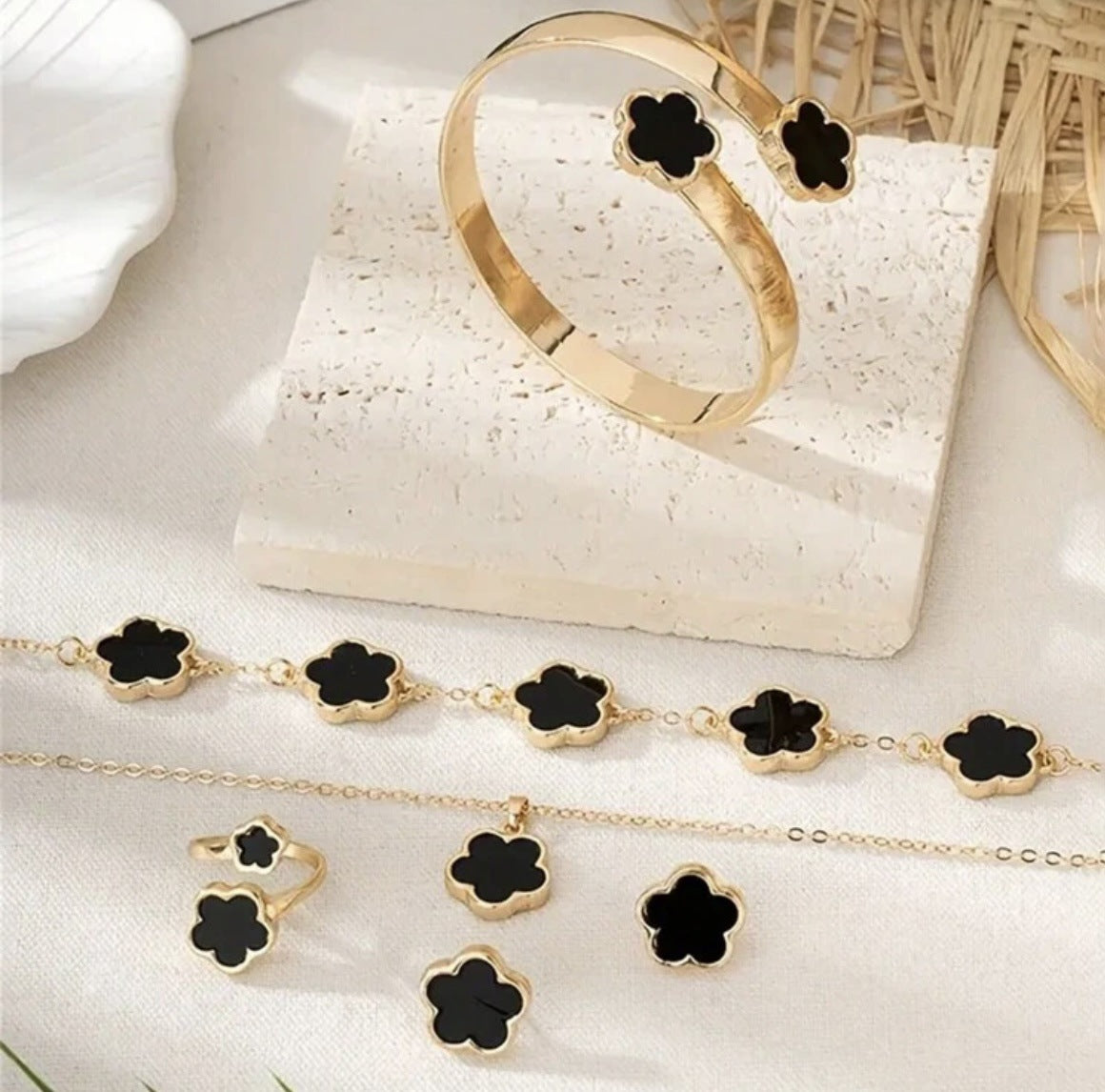 Wholesale Lucky Flower Jewelry Set Acrylic  Rings Bracelet Necklace ACC-NE-AnHe006