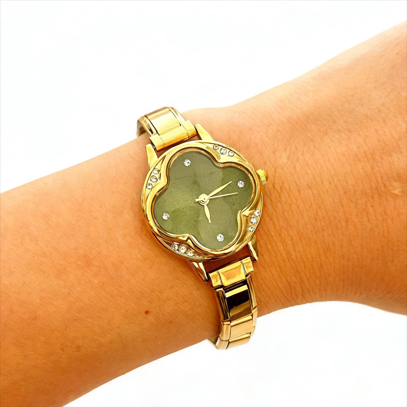 Wholesale Trendy Women' s Casual Quartz Watch with Ruby Four-Leaf Clover Diamond Design,  DIY Accessory for Resale