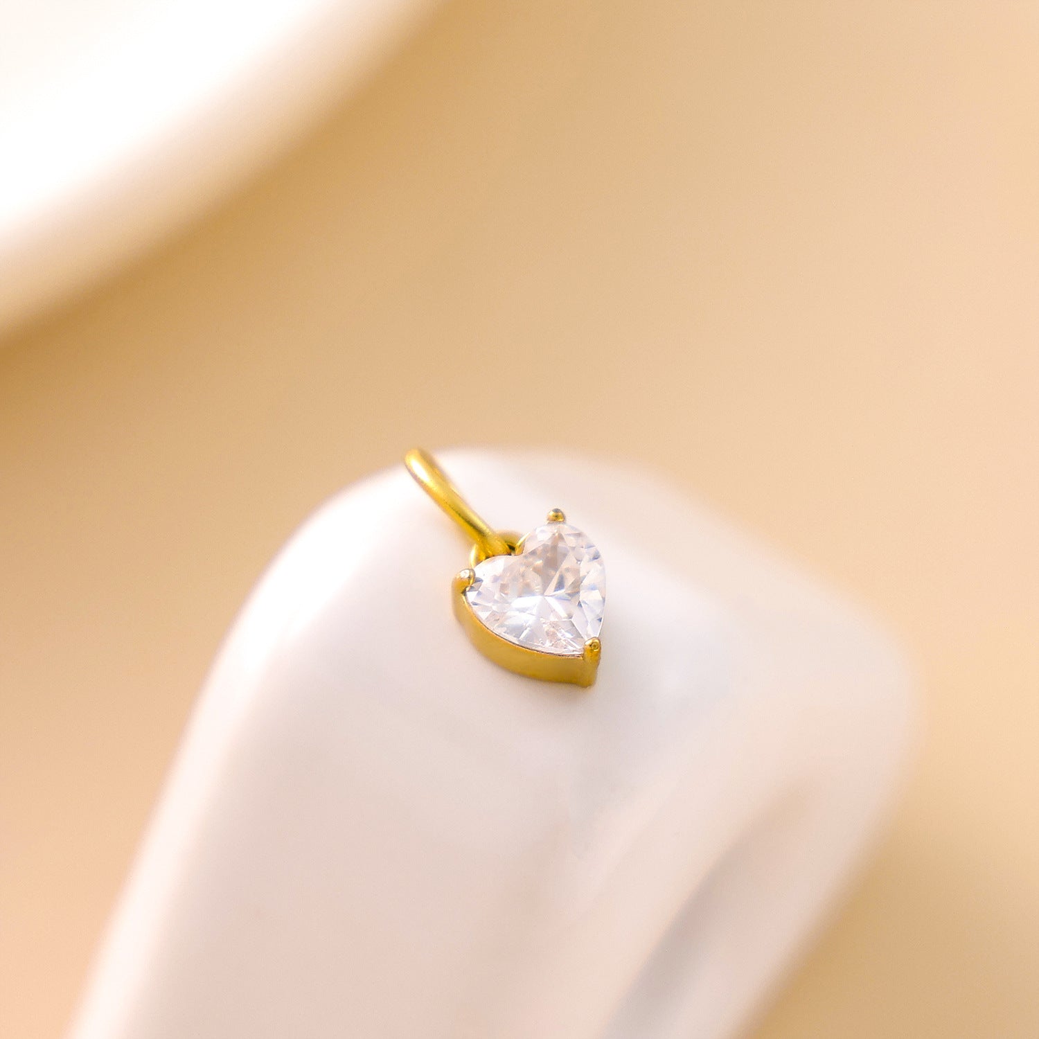 Wholesale stainless steel heart-shaped zircon pendant