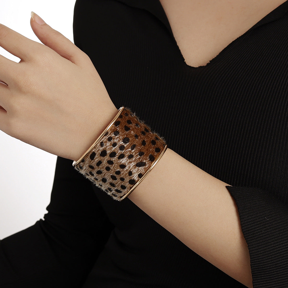 Wholesale Wild Leopard Print Open Bracelet ACC-BT-Yiran001