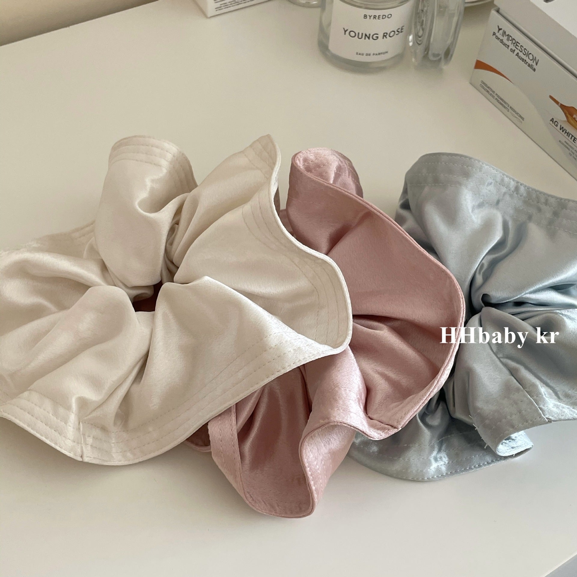 Wholesale Pearlescent satin luxury hair scrunchies