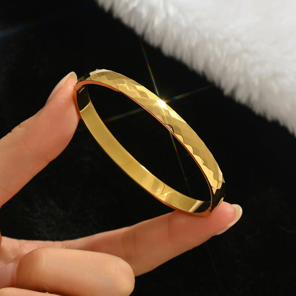 Wholesale Titanium Steel Gold Electroplated Studded Bracelet Set Fashion Jewelry Accessory