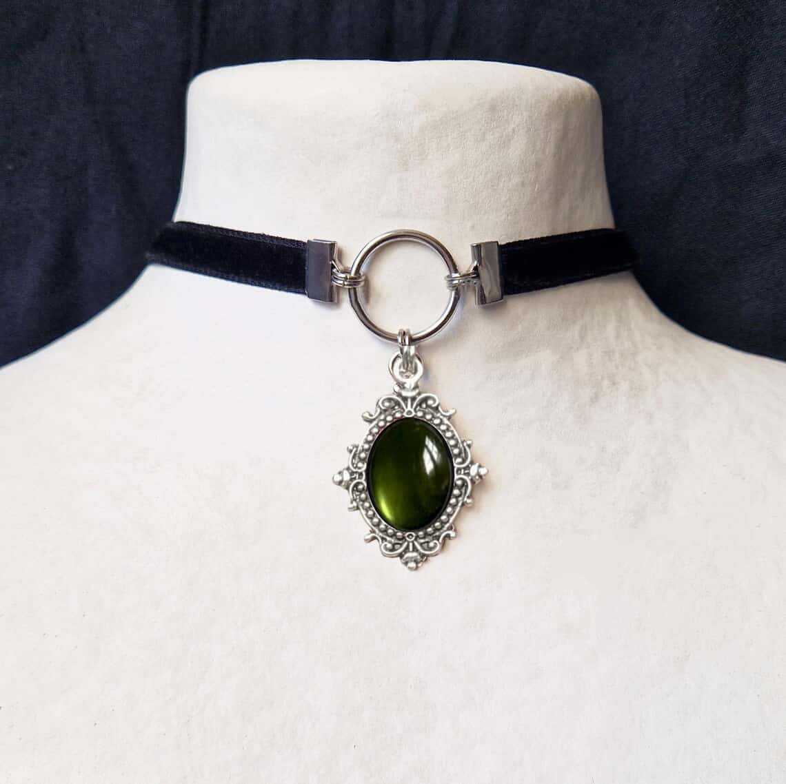 Wholesale Gothic Victorian Witch Pendant Necklace Purple Zinc Alloy Jewelry Accessory for Party Gift