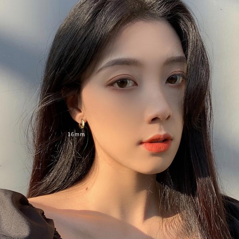 Wholesale Thick earrings  round face light luxury  silver earrings