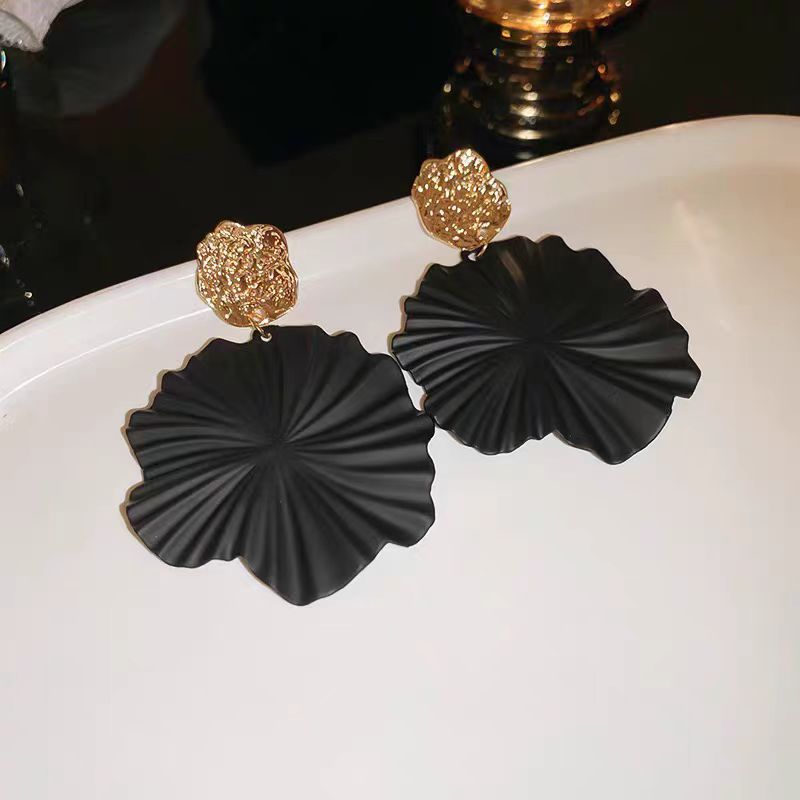 Wholesale  Exaggerated Black Spiral Flower Earrings