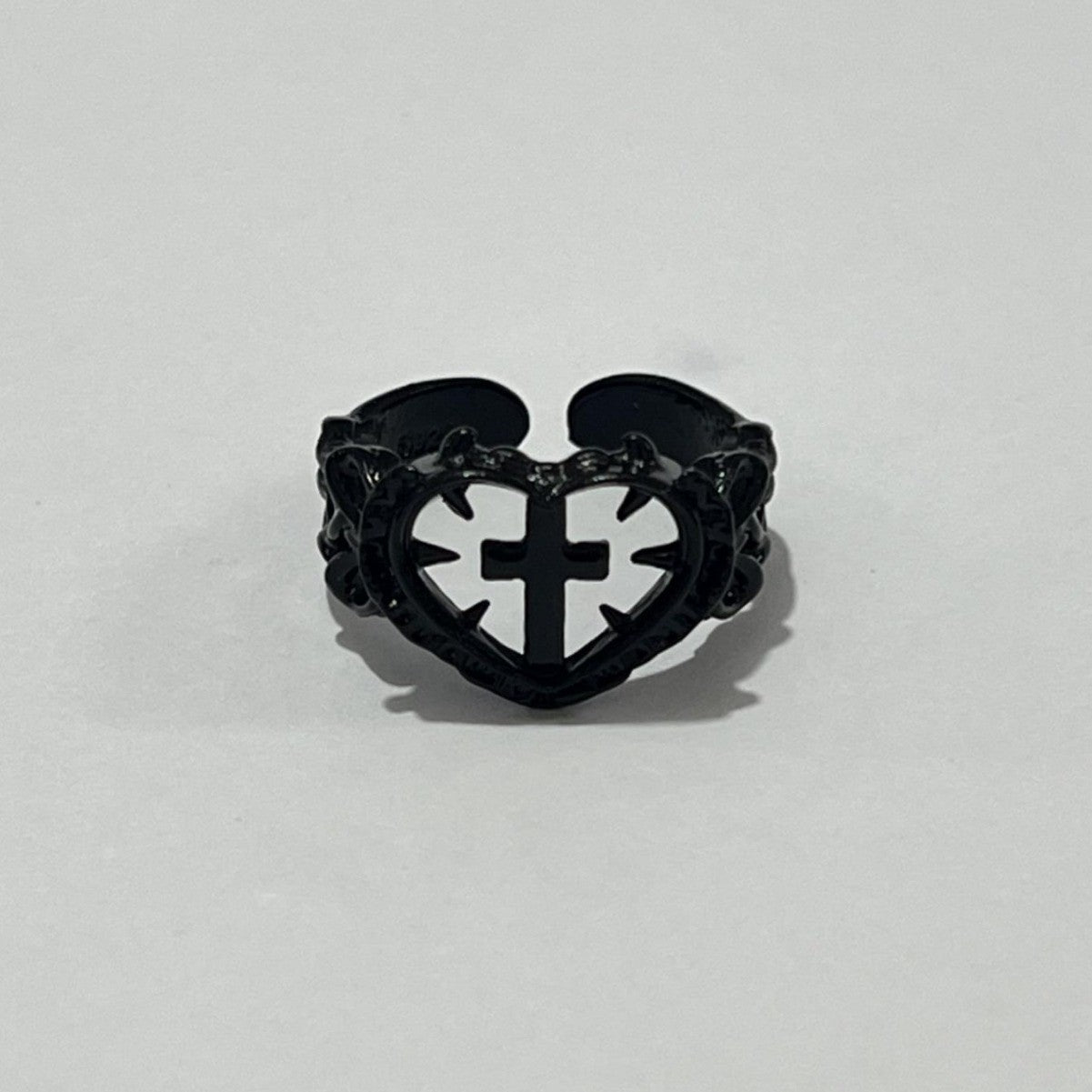 Wholesale Gothic Vintage Heart Cross Ring Ancient Silver Zinc Alloy Jewelry Accessory for Boutique Resale