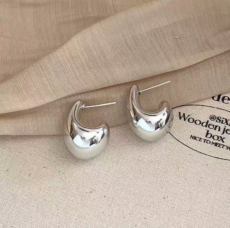 Wholesale Chic Open Heart Dangle Earrings For Women Geometric Gold Tone Earrings Stylish Jewelry Accessory Boutique Resale And Gift