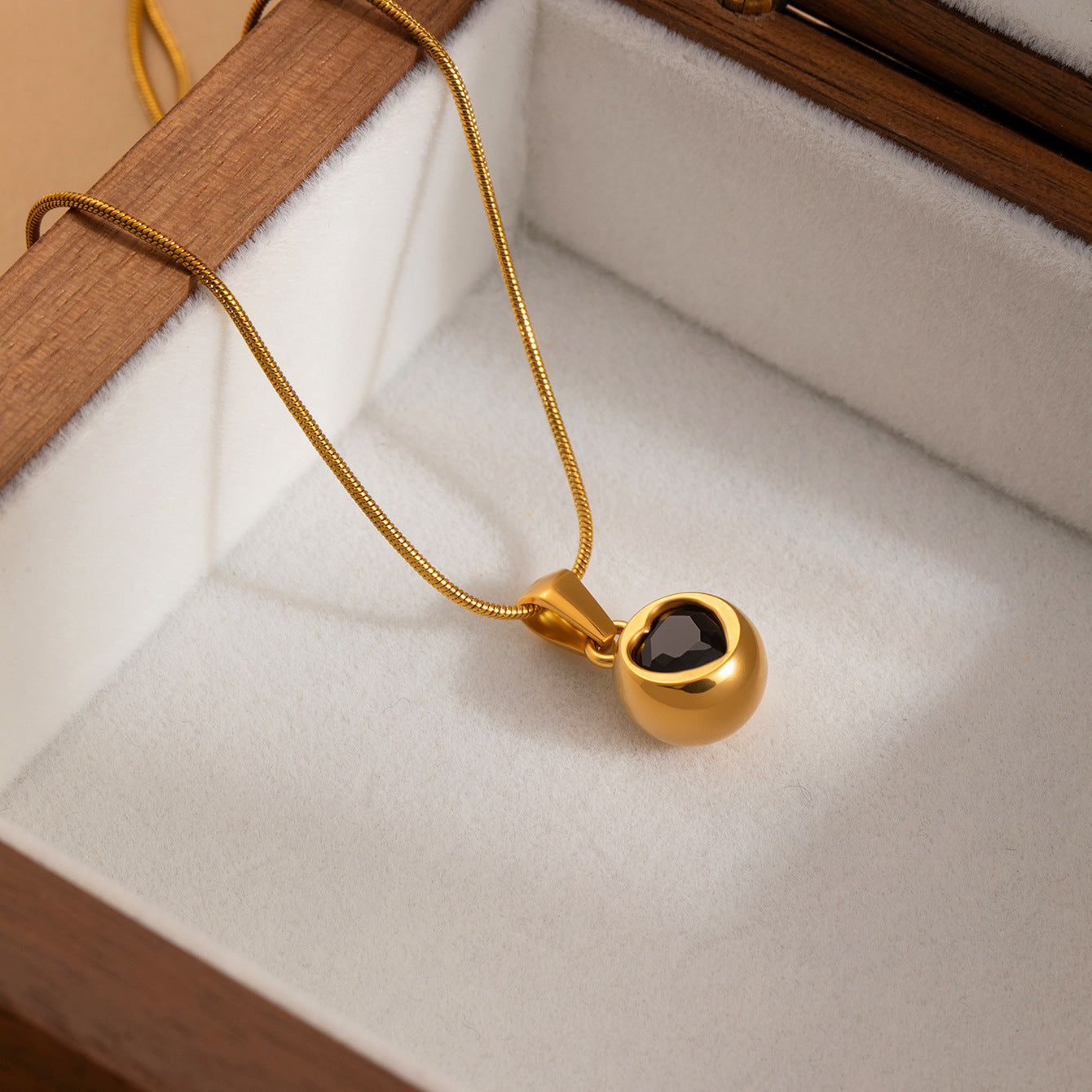 Wholesale Titanium Steel Heart-Shaped Zircon Pendant Necklace Simple Design Fashion Accessory