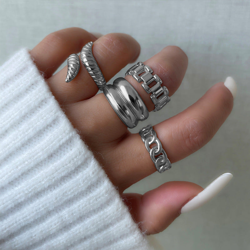 Wholesale Personality Snake Ring Vintage Electroplated  Gold Snake Joint Finger Ring
