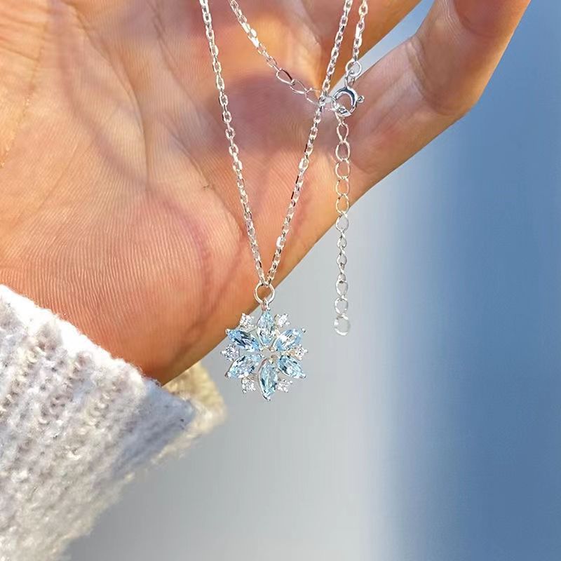 Wholesale New Arrival Diamond Sky Blue Glass Snowflake Necklace Women Light Luxury Niche Design Diamond Necklace Christmas Birthday Gift